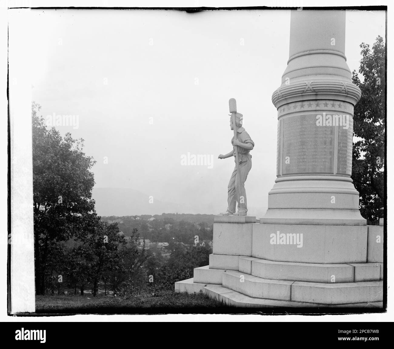 Statue des Konföderierten Kanoniers auf der 3. Maryland Infanterie, USA & Latrobe's Battery, C.S.A. Monument, Chattanooga, Tennessee. Statue des Konföderierten Kanoniers auf der 3. Maryland Infanterie, USA & Latrobe's Battery, C.S.A. Monument, Chattanooga, Tennessee Stockfoto