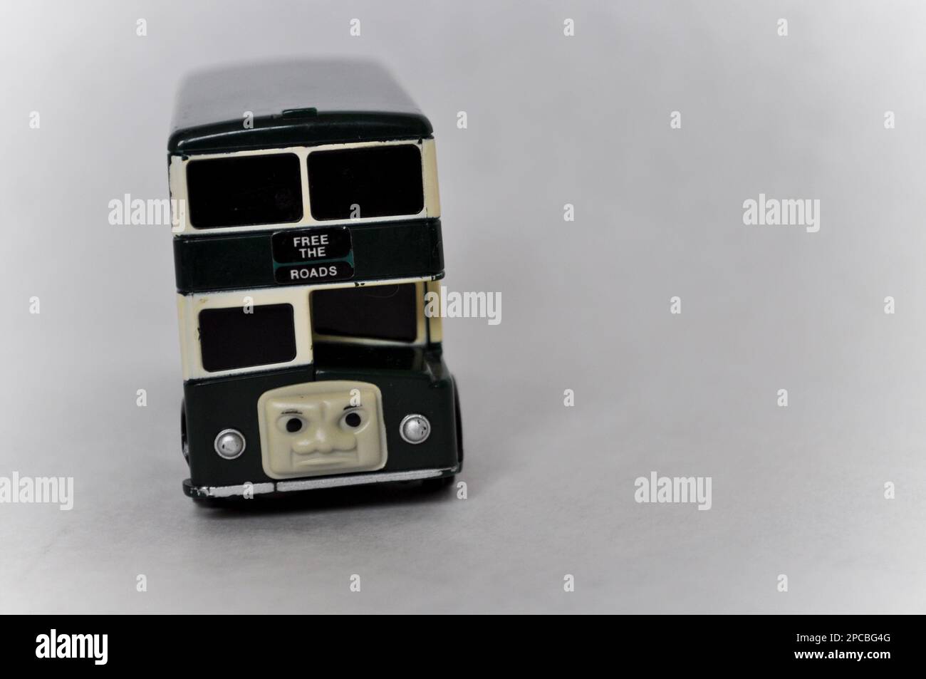 Grüner Bully Bus Thomas die-Cast-Motor, motorisiertes Fahrzeug, 1995, Tomy TrackMaster. Studioaufnahme Stockfoto