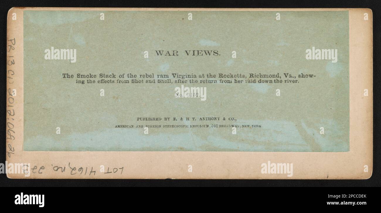 Der Rauchstapel der Rebellen rammte Virginia in den Rocketts, Richmond, Virginia, und zeigte die Auswirkungen von Schuss und Schuss, nach der Rückkehr von ihrem Angriff den Fluss hinunter. Titel von Posten, entsprechende Glasnegative: LC-B811-3152B, links und LC-B811-3152A, rechts. E. & H.T. Anthony & Co. Erwarb die Negative vom Studio von Mathew Brady im Austausch für Fotozubehör, Purchase; Russell Norton; 2012; (DLC/PP-2012: 069). Gepanzerte Schiffe, Konföderat, Virginia, Richmond, 1860-1870, Schornsteine, Virginia, Richmond, 1860-1870, Kriegsschaden, Virginia, Richmond, 1860-1870, Usa, Histo Stockfoto