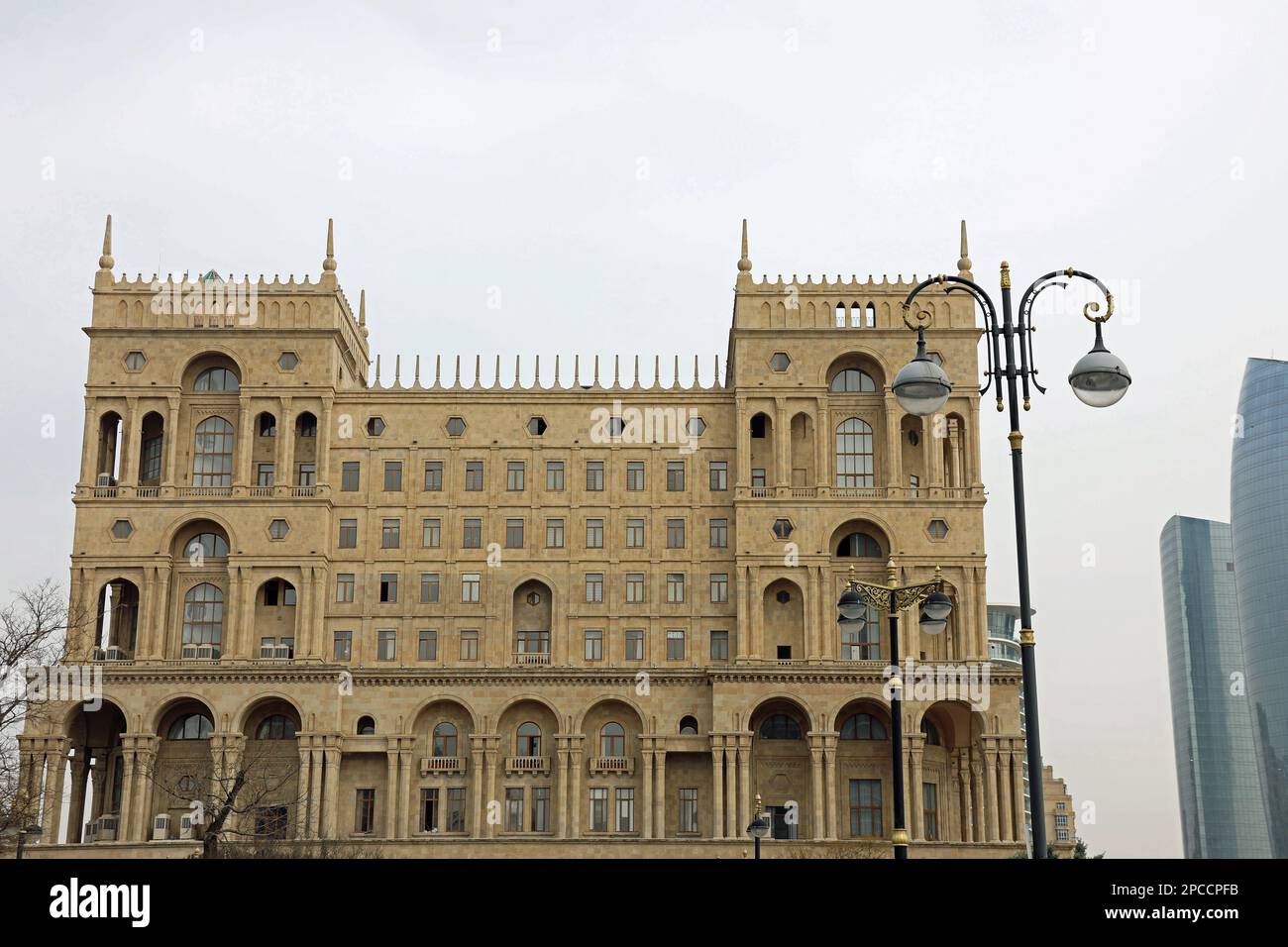 Das Regierungsgebäude in Baku wurde in der Sowjetära erbaut Stockfoto