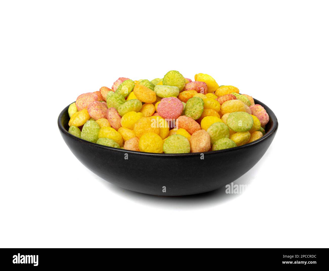 Farbenfrohe Frühstücksbälle isoliert, fruchtige Getreidekugeln, runde bunte Mais-Getreidekollektion auf weißem Hintergrund-T Stockfoto