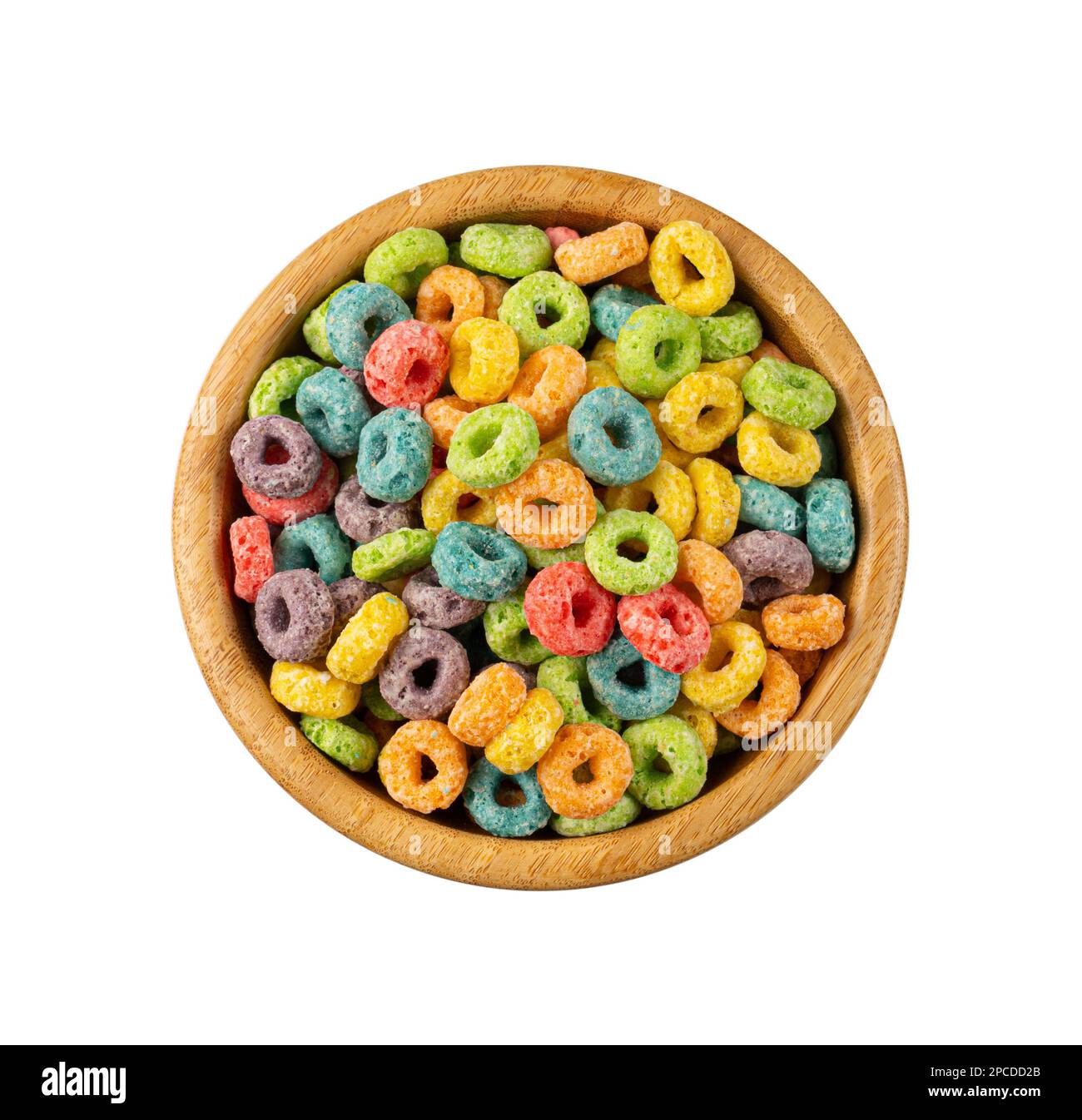 Bunte Frühstücksringe in der isolierten Schüssel. Fruit Loops, fruchtige Cerealien-Ringe, farbenfrohe Corn Cerealien auf weißem Hintergrund, Draufsicht Stockfoto