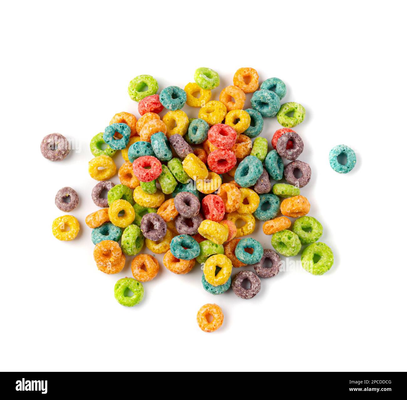 Bunte Frühstücksringe, Isoliert. Fruit Loops, fruchtige Cerealien-Ringe, buntes Corn Cerealien auf weißem Hintergrund Stockfoto