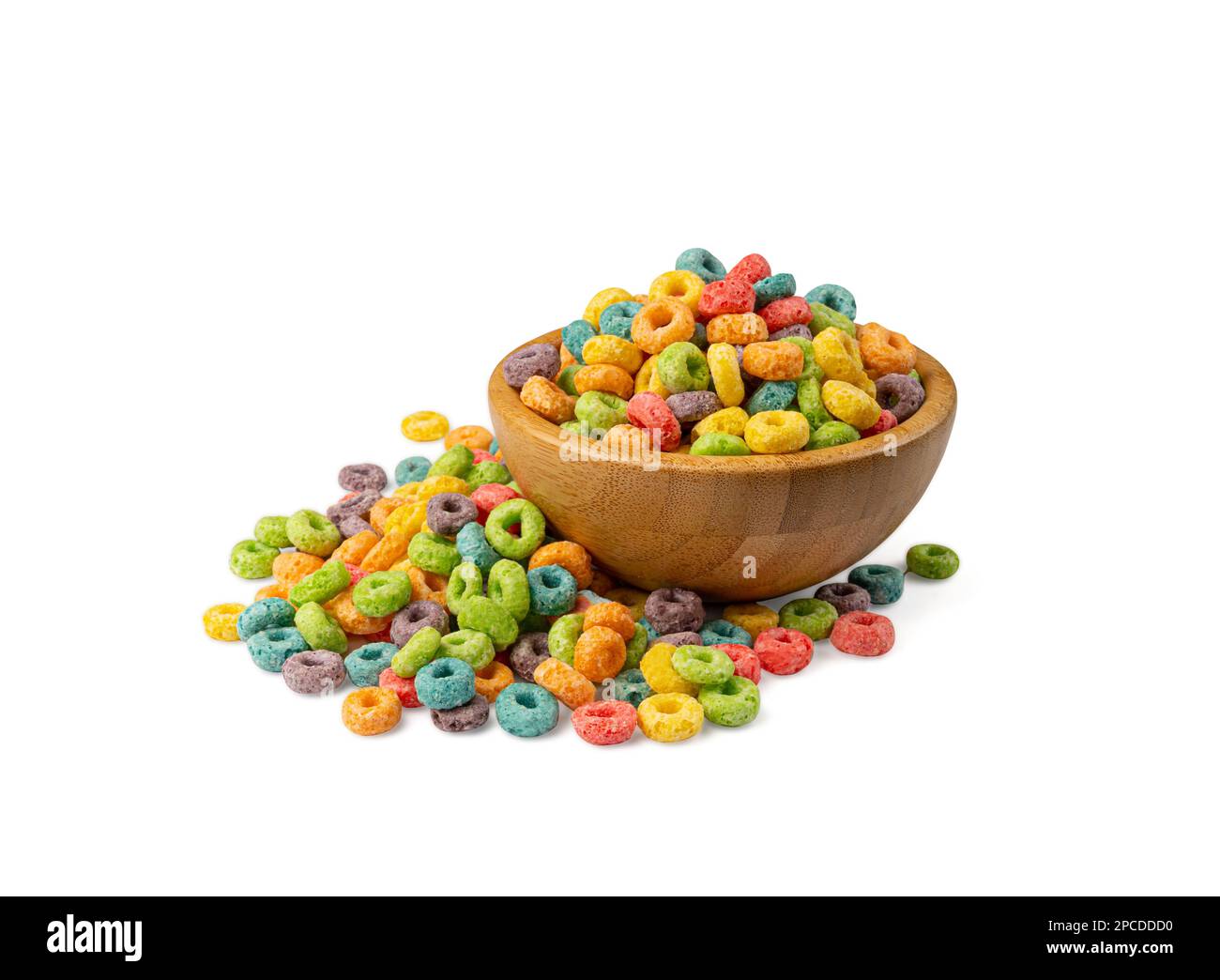 Bunte Frühstücksringe, Isoliert. Fruit Loops, fruchtige Cerealien-Ringe, buntes Corn Cerealien auf weißem Hintergrund, Schnittpfad Stockfoto