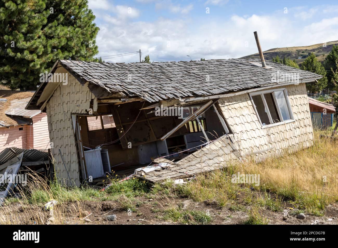 Holzhütte zerstört durch den starken patagonischen Wind in Chile, Südamerika Stockfoto