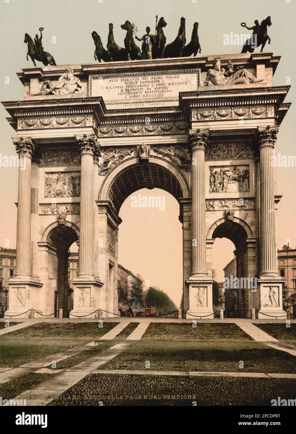 Ca. 1900 , MAILAND, ITALIEN : ARCO DELLA PACE E DEL SEMPIONE . Photocrome Druckfarben bearbeitet von Detroit Publishing Co - DER ARCH DES FRIEDENS - MAILAND - LOMBARDEI - ITALIA - FOTOSTORICHE - GESCHICHTE - GEOGRAFIEN - GEOGRAFIE - ARCHITETTURA - ARCHITEKTUR - --- ARCHIVIO GBB Stockfoto