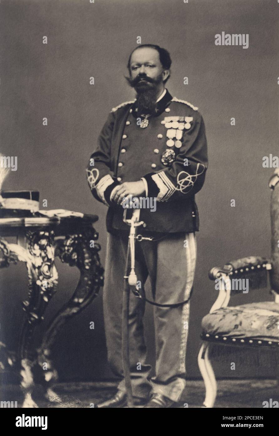 1870 Ca, ITALIEN : der italienische König VITTORIO EMANUELE II di SAVOIA ( 1820 - 1888 ). - ITALIA - CASA SAVOIA - REALI - Nobiltà ITALIANA - SAVOY - ADEL - KÖNIGSFAMILIE - GESCHICHTE - FOTO STORICHE - Königsfamilie - nobili - Nobiltà - Portrait - ritratto - Baffi - Schnurrbart - Bart - barba - Militäruniform - Divisa uniforme militare - Medaillen - medaglie - spada - Schwert --- Archivio GBB Stockfoto