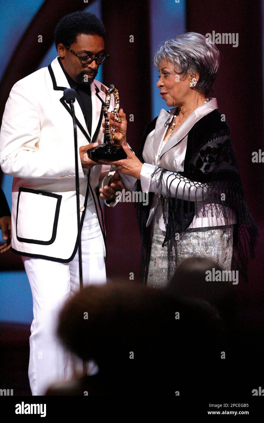 Spike Lee accepts the Ossie Davis Humanitarian Award for his film "When the Levees Broke A