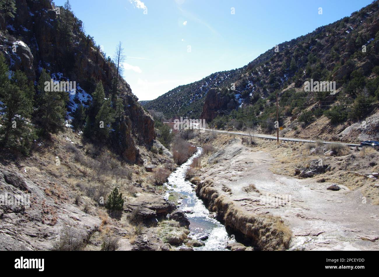 Jemez Springs New Mexico Creek, Der Durch Den Mountain Pass Verläuft Stockfoto