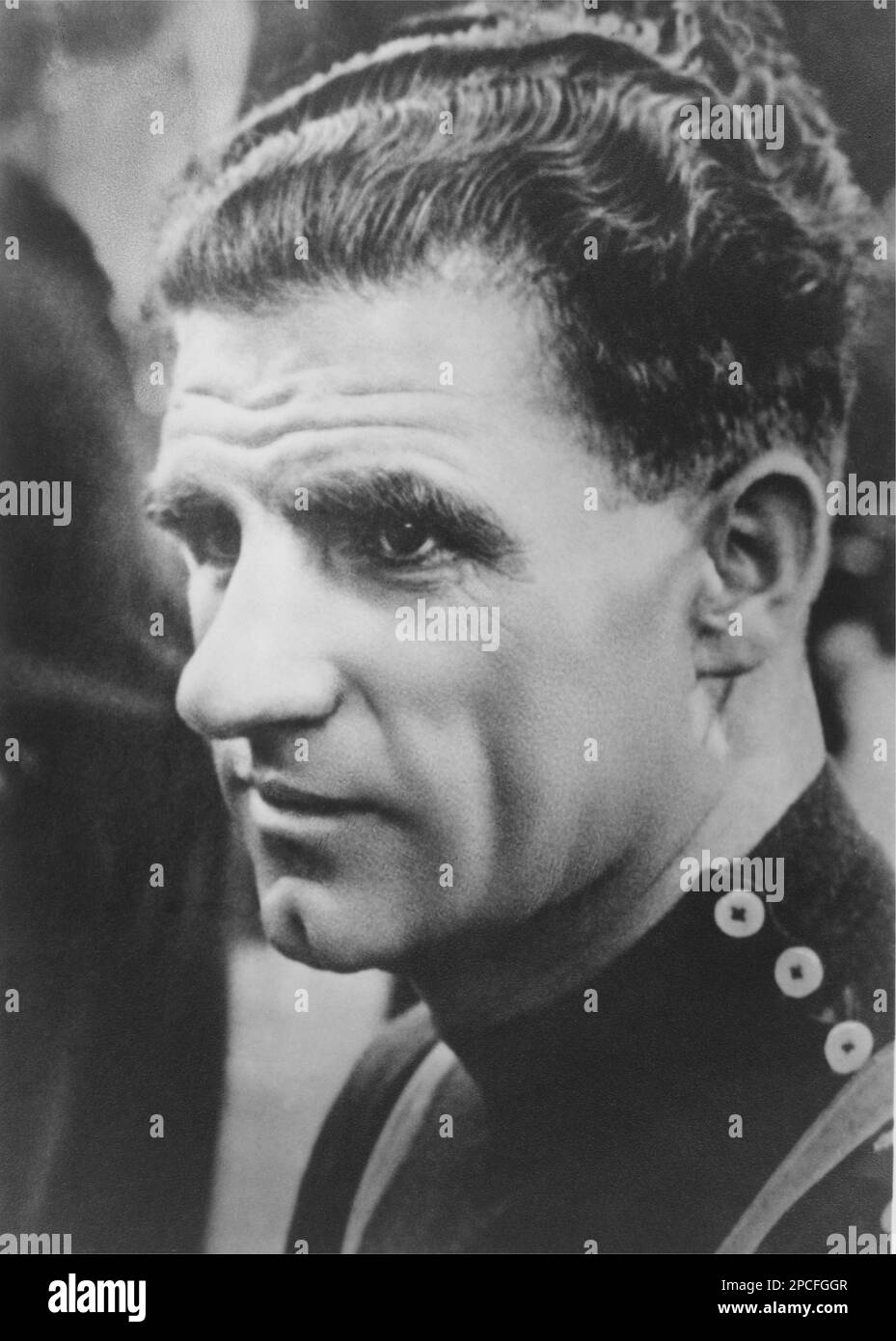 1948 Ca , ITALIEN : Tommaso OMOBONO TENNI ( 1905 - 1948 ) war ein italienischer Motorradfahrer. Er nannte sich den Schwarzen Teufel und war ein italienischer Motorradmeister, der von 1933 bis 1948 47 Siege für Moto Guzzi errungen hat. - SPORT - MOTOCICLISMO - MOTO - gara motociclistica - corsa - AUTO - Portrait - Rituto - GESCHICHTSFOTO - FOTO STORICA STORICHE ---- Archivio GBB Stockfoto
