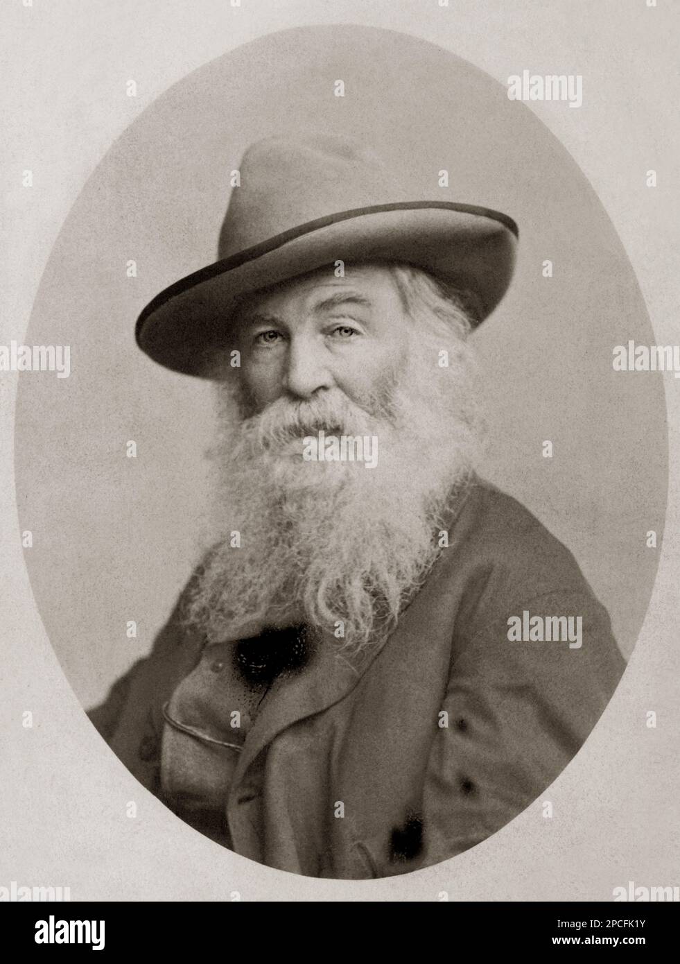 1871 , USA : der berühmteste amerikanische Dichter WALT WHITMAN ( 1819 - 1892 ). Foto: Henry Ulke & Bro. Washington, D.C. - POESIA - POETA - POESIE - Portrait - ritratto - Hut - cappello - Weißbär - barba bianca - alter Mann - uomo anziano vecchio - LETTERATURA - LITERATUR - letterato - SCHWUL - homosexuell - Homosexualität - Omosessualità - LGBT - Omosessuale - Portrait - ritratto - Ich... Archivio GBB Stockfoto