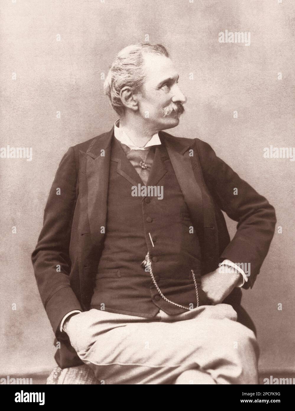 1900 Ca : der italienische Politiker GIUSEPPE ZANARDELLI (Brescia 1826 - Maderno , Lago di Garda 1903 ). Am 15. September 1902 wohnte Giuseppe Zanardelli im Gran Hotel von Commander Guglielmo Baron Tramontano von Sorrento, der auch Bürgermeister der Stadt Sorrent war. Baron Guglielmo Tramontano bat die Musikbrüder Giambattista und Ernesto De Curtis, einen Song zu Ehren von Zanardelli zu komponieren und zu schreiben - und das Ergebnis wurde der berühmte neapolitanische Song „Torna a Surriento“ (Come Back to Sorrent). - POLITICO - POLITICA - POLITIC - Unita' d' Italia - Risorgimento - foto storiche - fot Stockfoto