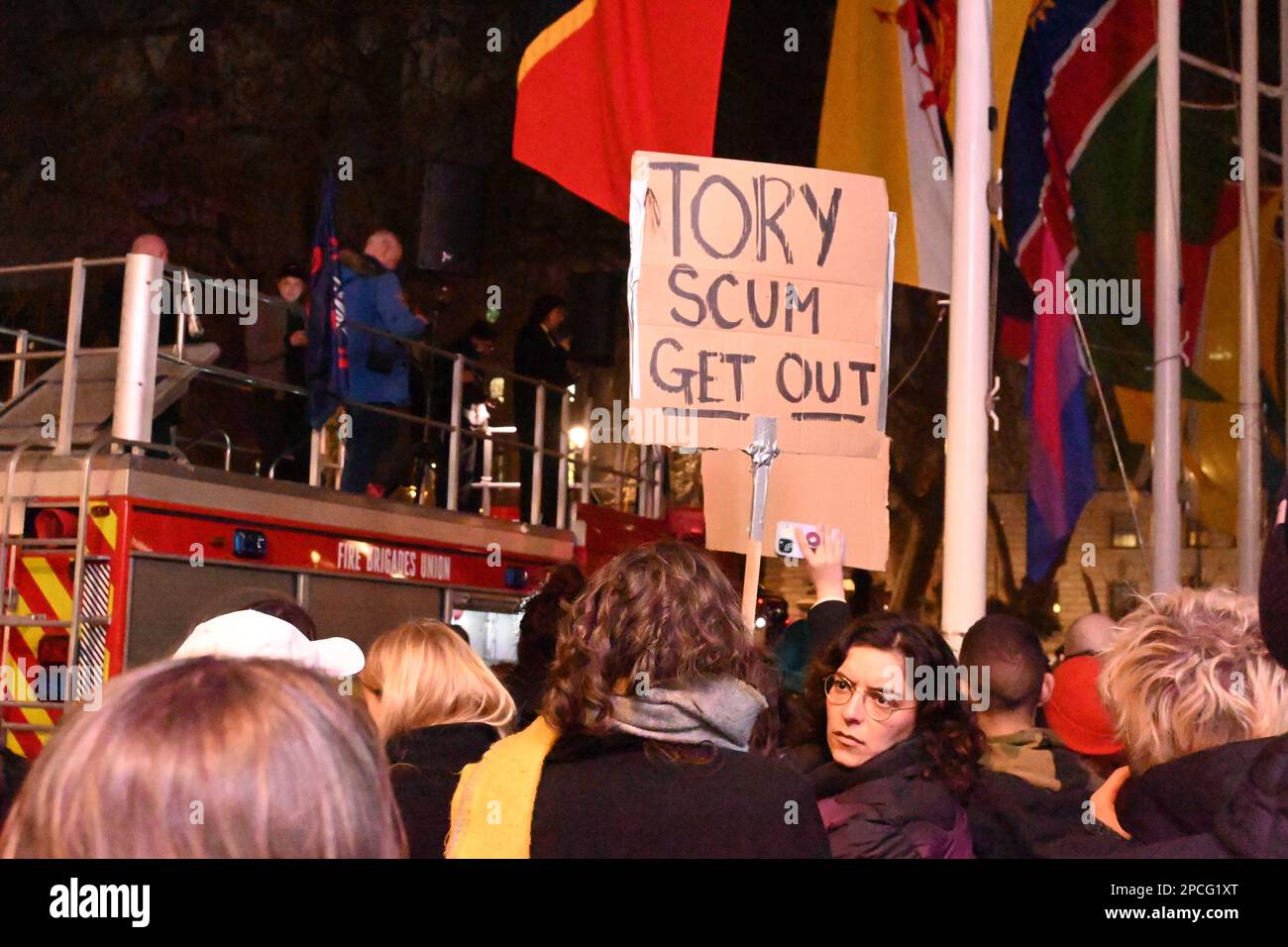 Parliament Square, London, Vereinigtes Königreich, 13. März 2023. Stoppen Sie die faschistische Einschüchterung der NATO und die Lügen, die Propaganda alias Demokratie, die Menschenrechte und die Invasion der Freiheit zerstören die Flüchtlinge von 3 bis 5 Generationen des Lebens und zwingen sie zur Flucht. Stoppt die Invasion. Nehmen Sie Flüchtlinge nicht auf, auch wenn Flüchtlinge Asyl zulassen. Sie werden weiterhin von britischen Bürgern angegriffen werden, weil sie ihre Arbeitsplätze, Wohnungen und Sozialleistungen gestohlen haben. Kredit: Siehe Li/Picture Capital/Alamy Live News Stockfoto