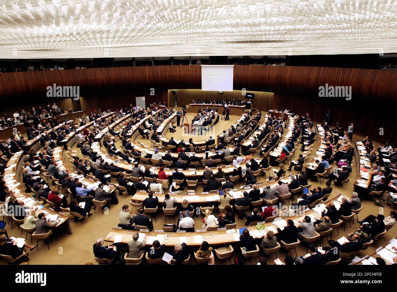 A general view of the assembly, during the opening of the second session of the Human Rights Council at the United Nations in Geneva, Switzerland, Monday, September 18, 2006. (KEYSTONE/Salvatore Di Nolfi) Stockfoto
