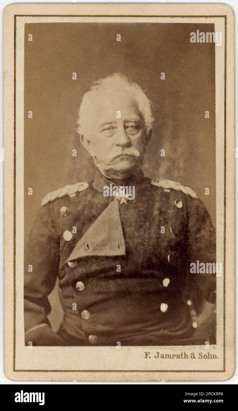 Karl Friedrich VON STEINMETZ ( 1796 - 1877 ) war ein deutscher Generalfeldmarschall . Foto: F. Jamrath und Sohn , Berlin . - NOBILI - NOBILTA' - REALI - ROYAL - HISTORY - FOTO STORICHE - uomo anziano vecchio - alter Mann - MILITÄRUNIFORM - UNIFORME MILITARE DIVISA - Medaglia - medaglie - GENERALE - GUERRE NAPOLEONICHE - Schnurrbart - Baffi - PRUSSEN - PRUSSIA - Carl... Archivio GBB Stockfoto