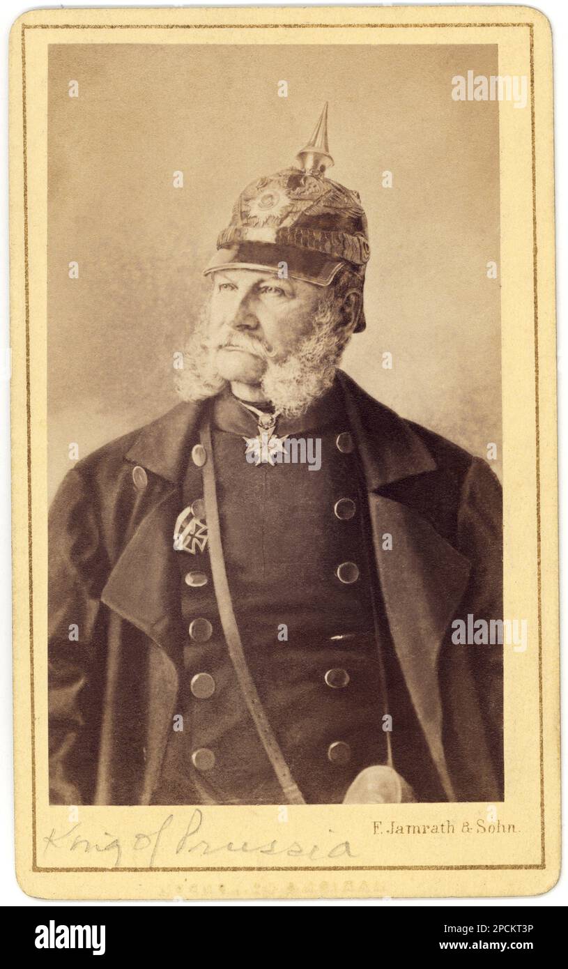 Kaiser WILHELM I ( Guglielmo I ) HOHENZOLLERN , König von Preußen , Kaiser von Deutschland ( 1797 - 1888 ) , auch bekannt als Wilhelm der große . Foto: F. Jamrath und Sohn , Berlin . Des Hauses Hohenzollern war der König von Preußen ( 2 . Januar 1861 bis 9 . März 1888 ) und der erste deutsche Kaiser ( 18 . Januar 1871 bis 9 . März 1888 ). Unter der Führung Wilhelms und seines Kanzlers Otto von Bismarck hat Preußen die Vereinigung Deutschlands und die Gründung des Deutschen Reiches - REALI - KÖNIGSFAMILIE - ADEL - Nobiltà - medaglie - Medaglia - Militäruniform - Divisa militare - Ruder erreicht Stockfoto