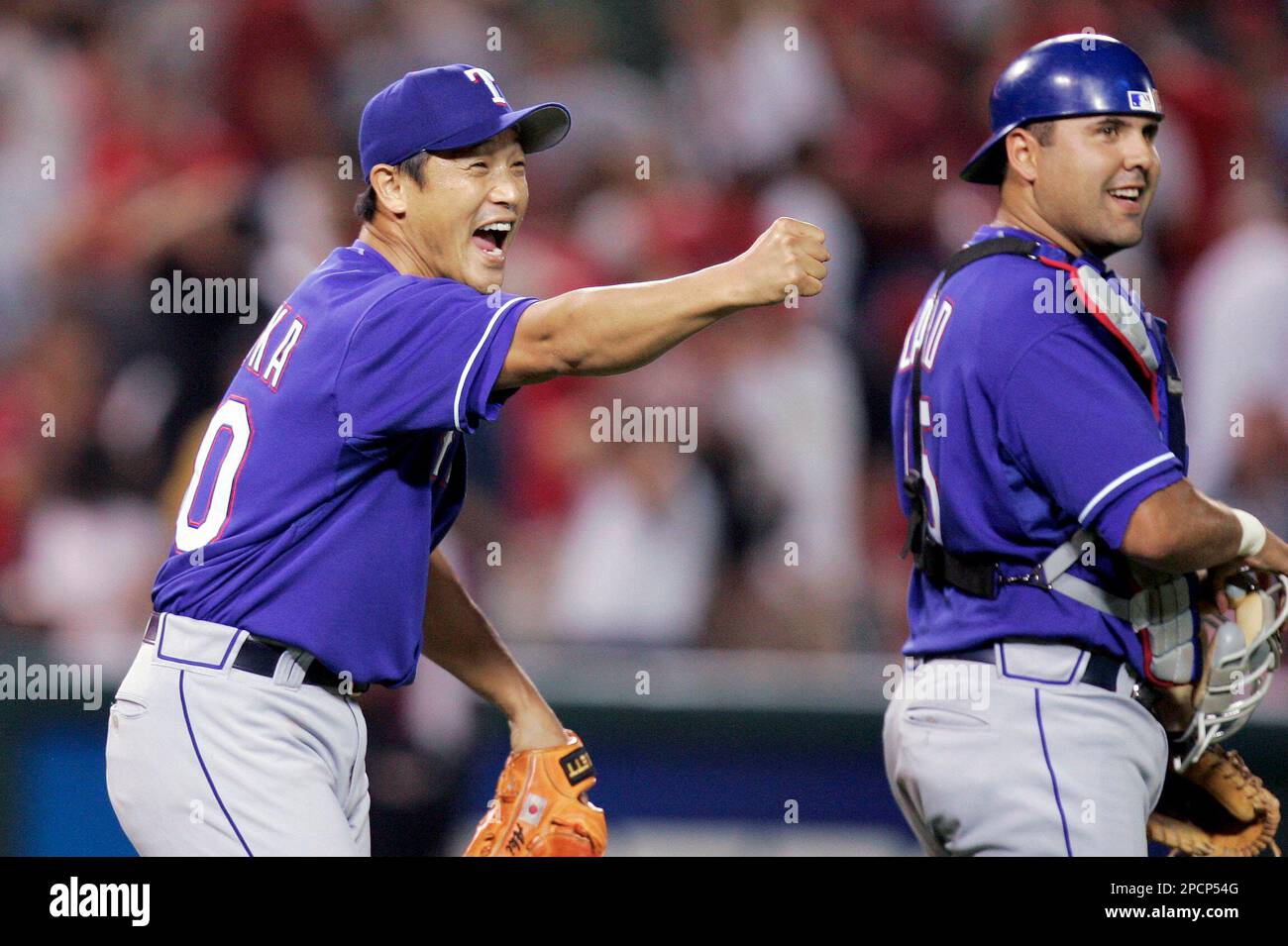 Texas Rangers relief pitcher Akinori Otsuka, left, celebrates along with catcher Gerald Laird after the Rangers defeated the Los Angeles Angels 7-6 in 12 innings in a baseball game Thursday night, Aug. 3, 2006, in Anaheim, Calif. (AP Photo/Mark J. Terrill) Stockfoto