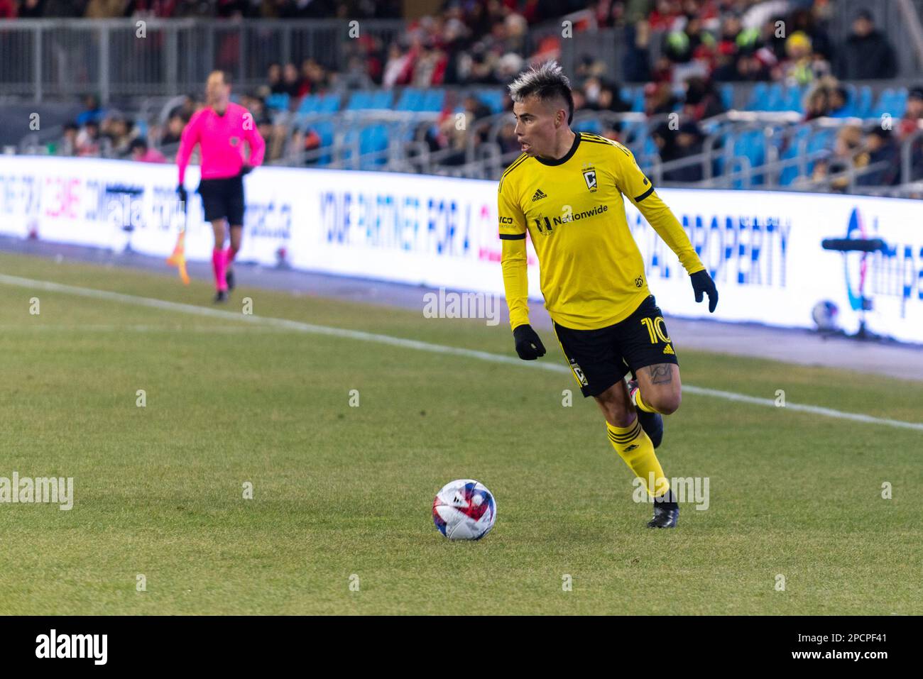 Toronto, ON, Kanada - Spiel 23: Lucas Zelarayán #10 Mittelfeldspieler der Columbus Crew während des regulären MLS-Saisonspiels 2023 zwischen dem FC Toronto (Can Stockfoto