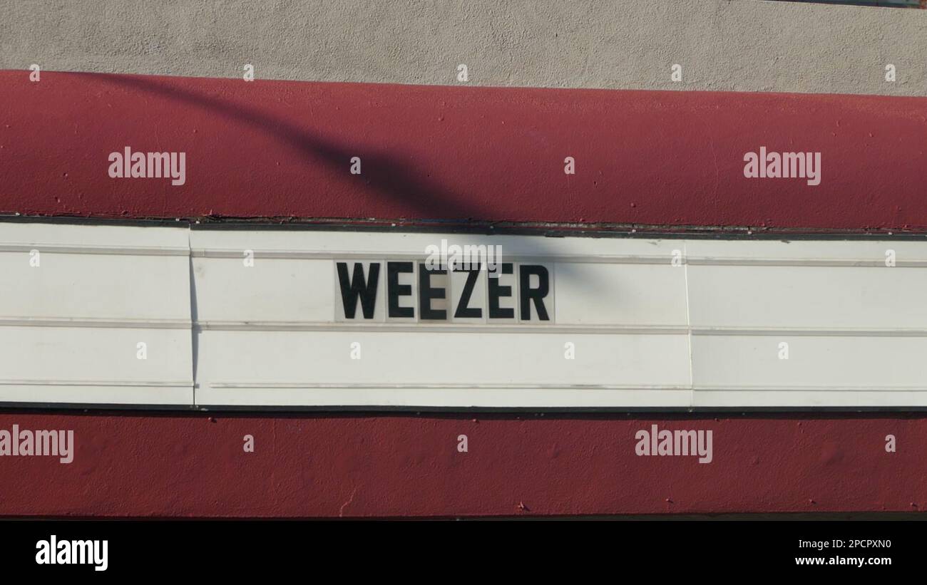 Los Angeles, Kalifornien, USA 13. März 2023 Ein allgemeiner Blick auf die Atmosphäre von Weezer Marquee im Roxy am Sunset Blvd am 13. März 2023 in Los Angeles, Kalifornien, USA. Foto: Barry King/Alamy Stock Photo Stockfoto