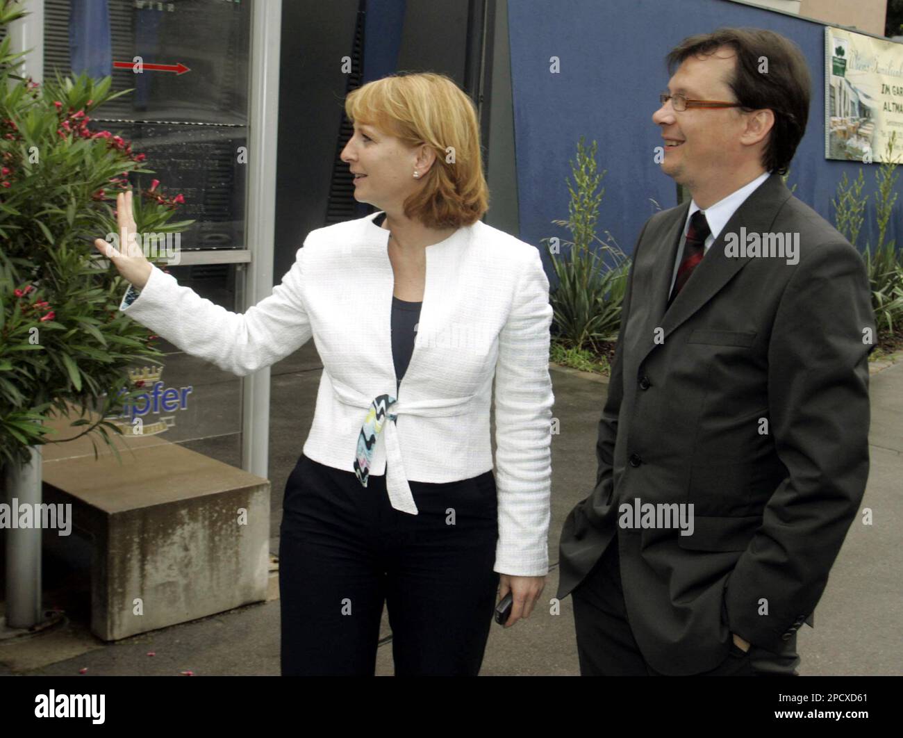Die SPOEBundesgeschaeftsfueher Doris Bures und Norbert Darabos, von