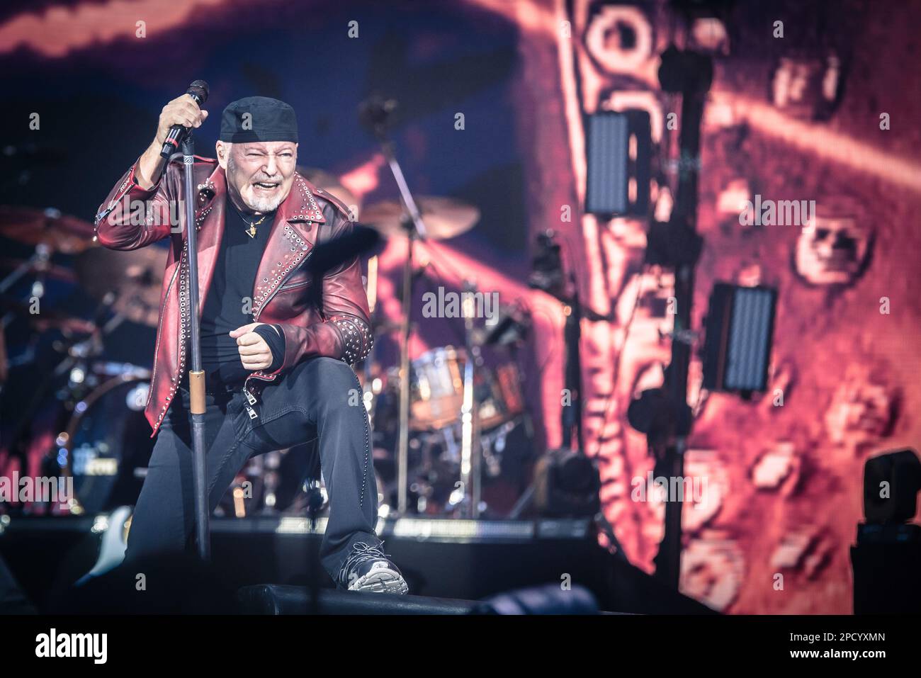Turin, Italien. 30 giugno 2022. Il Cantante Rock italiano Vasco ha suonato dal vivo sul palco dello stadio Olimpico Torino. Kredit: Andrea Pinna Stockfoto