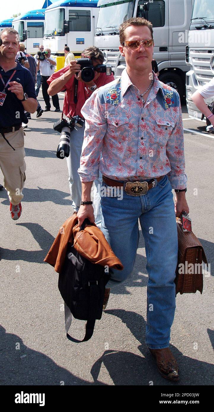 Germany's F1 Ferrari driver Michael Shumacher, arrives at the Silverstone circuit in England, Thursday June 8, 2006. The British Formula 1 Grand Prix takes place at the circuit Sunday. (AP Photo / Max Nash) Stockfoto
