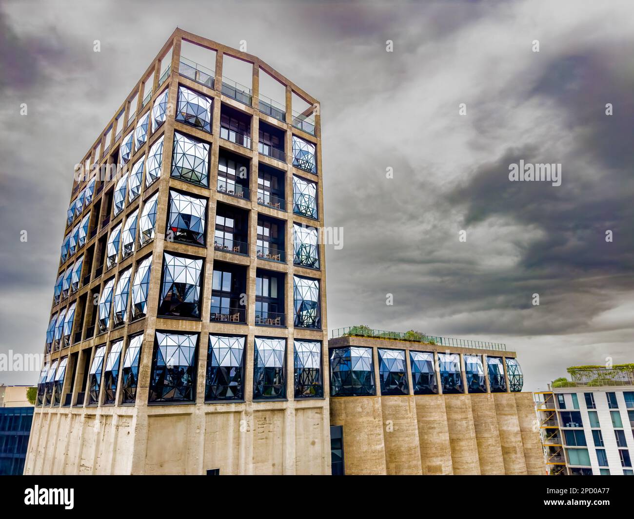 Kapstadt, Südafrika - 8. März 2023: Umgebautes Getreidesilo, das vom Designer Thomas Heatherwick in ein modernes Museumsgebäude umgewandelt wurde Stockfoto