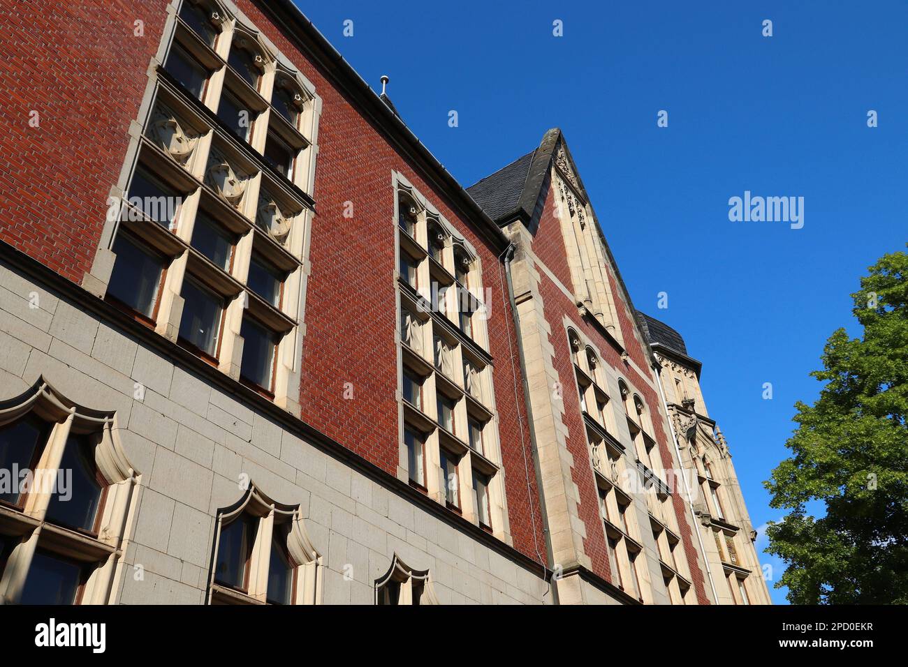 Chemnitz City, Deutschland. Monumentaler Bau eines Seniorenheims. Ehemaliges Postbürogebäude. Stockfoto