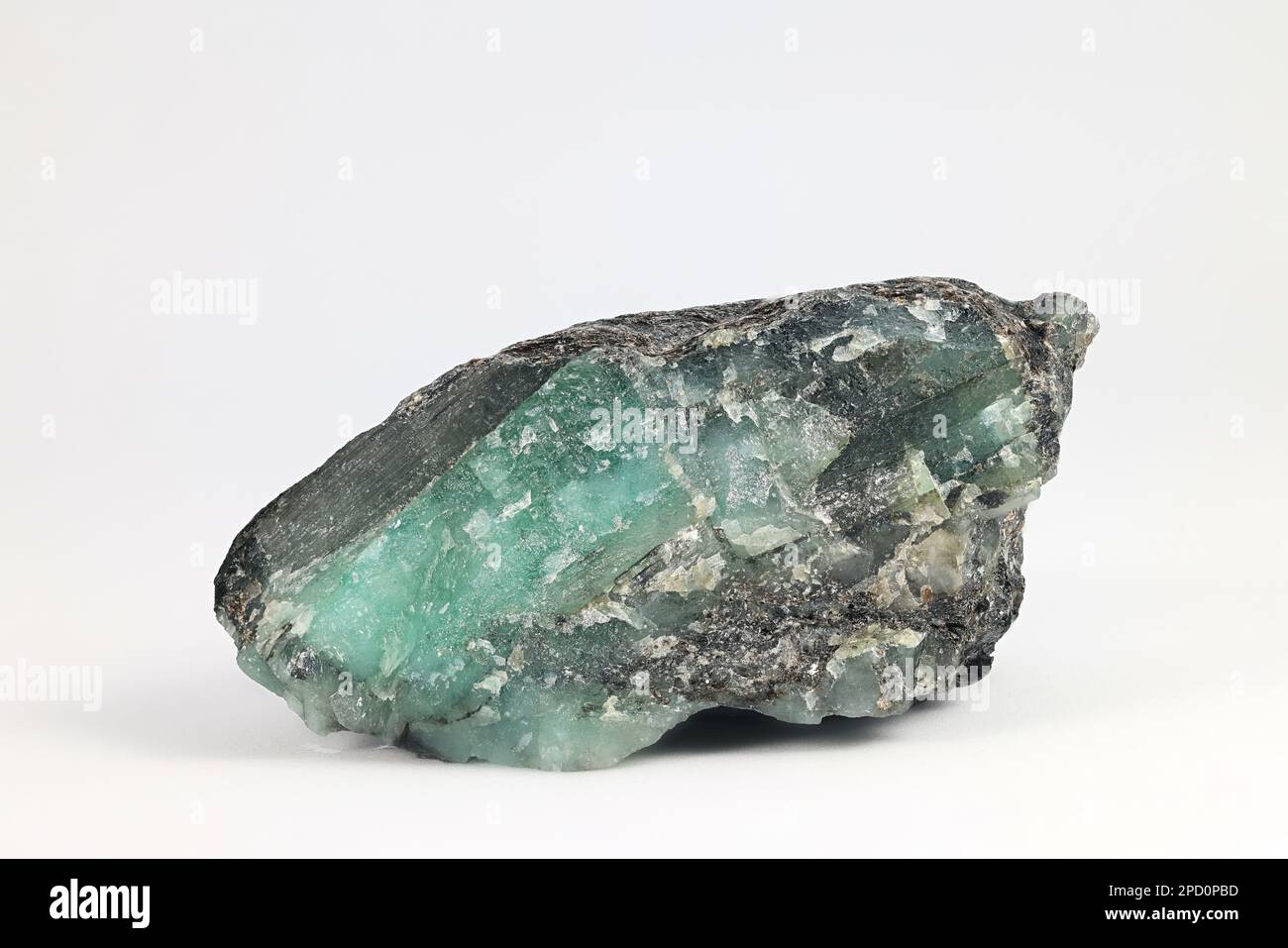 Emerald ist ein Edelstein und eine Vielzahl von mineralischen Berylfarben grün durch Spuren von Chrom Stockfoto