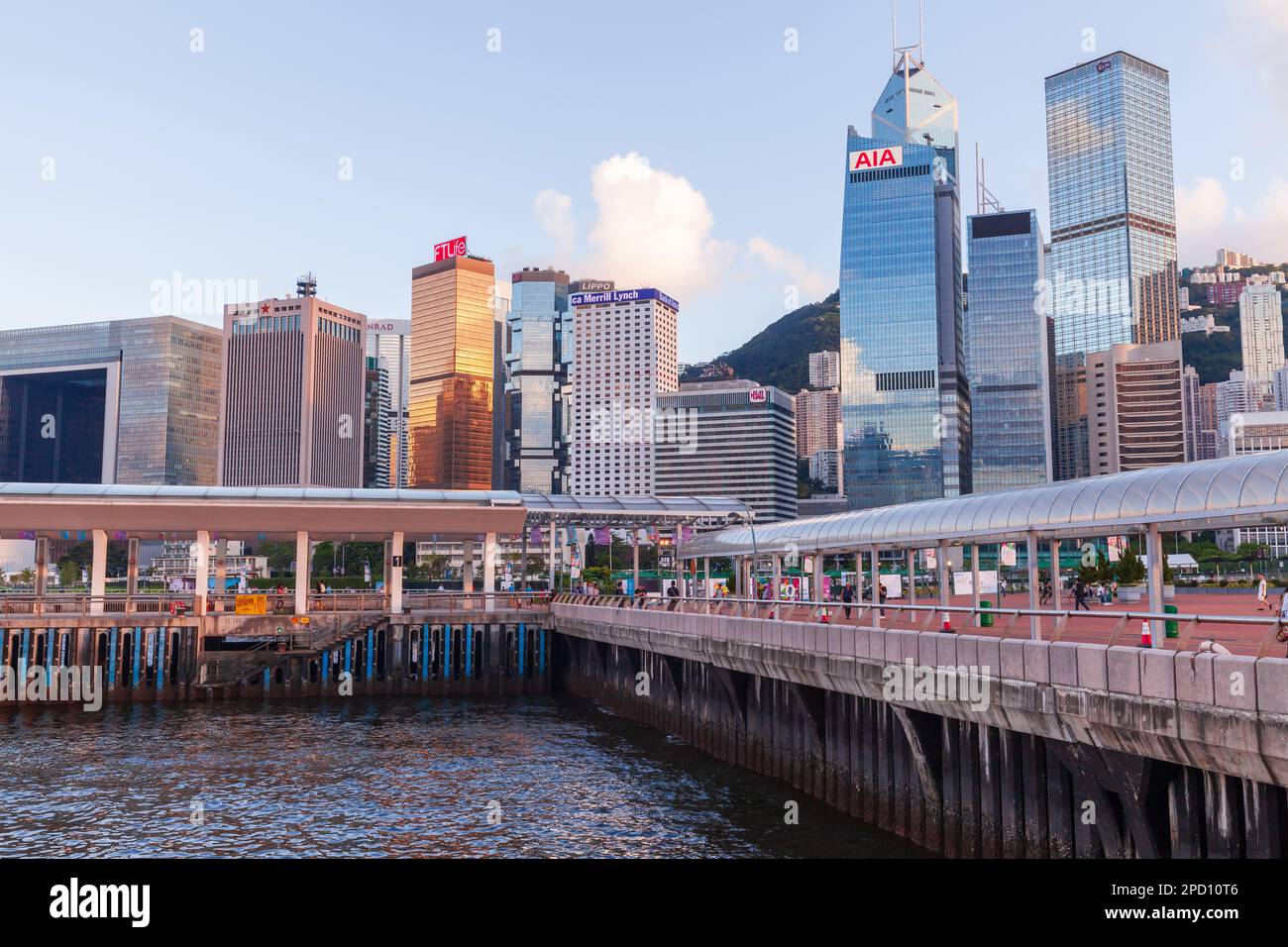 Hongkong - 11. Juli 2017: Hohe Bürogebäude, Skyline des Hauptviertels von Hongkong Stockfoto