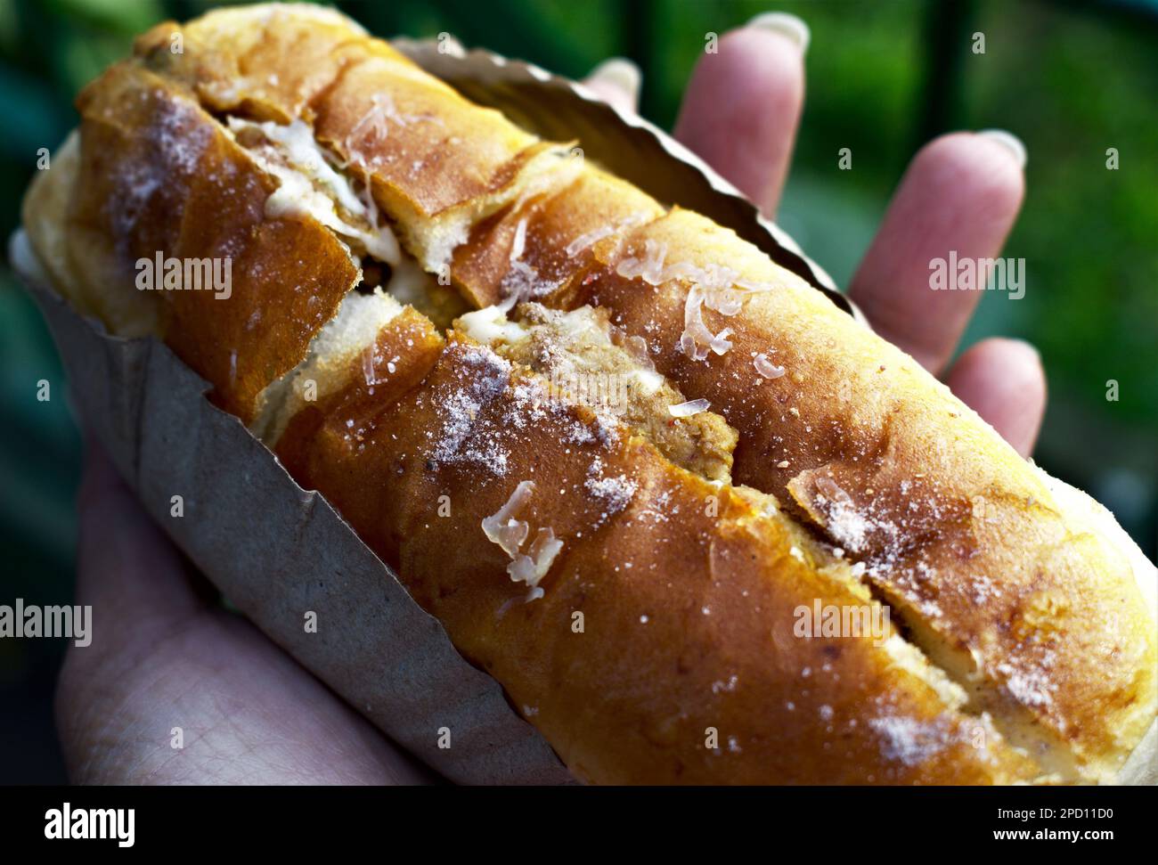 Beliebtes Street Food Chicken Hot Dog in Kalkutta Stockfoto