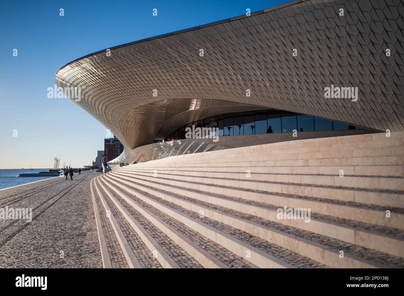 MAAT (Museum für Kunst, Architektur und Technologie), entworfen von der britischen Architektin Amanda Levete, Belem, Lissabon, Portugal Stockfoto