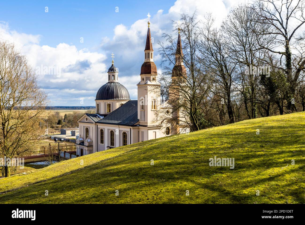 Die Lutherische Gemeindekirche des Heiligen Kreuzes in Neuzelle ist eine hohe barocke Kirche im Barockkloster Neuzelle Stockfoto