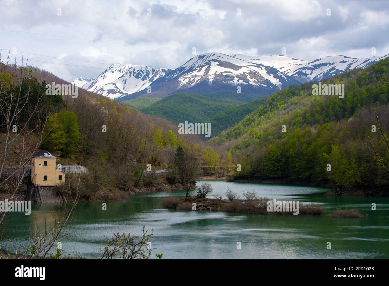 Ein Staudamm an einem Fluss LAquila - Teramo Italien Stockfoto