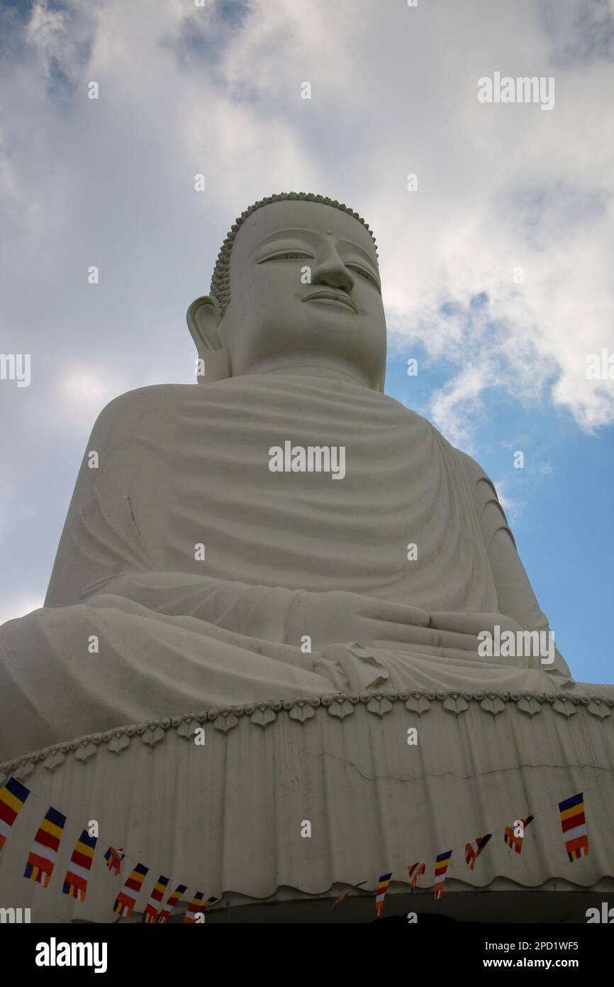 Buddha-Statue in der Sun World ist der Vergnügungspark auf dem Gipfel der Ba Na Hills, Danang, Da Nang, Vietnam Stockfoto
