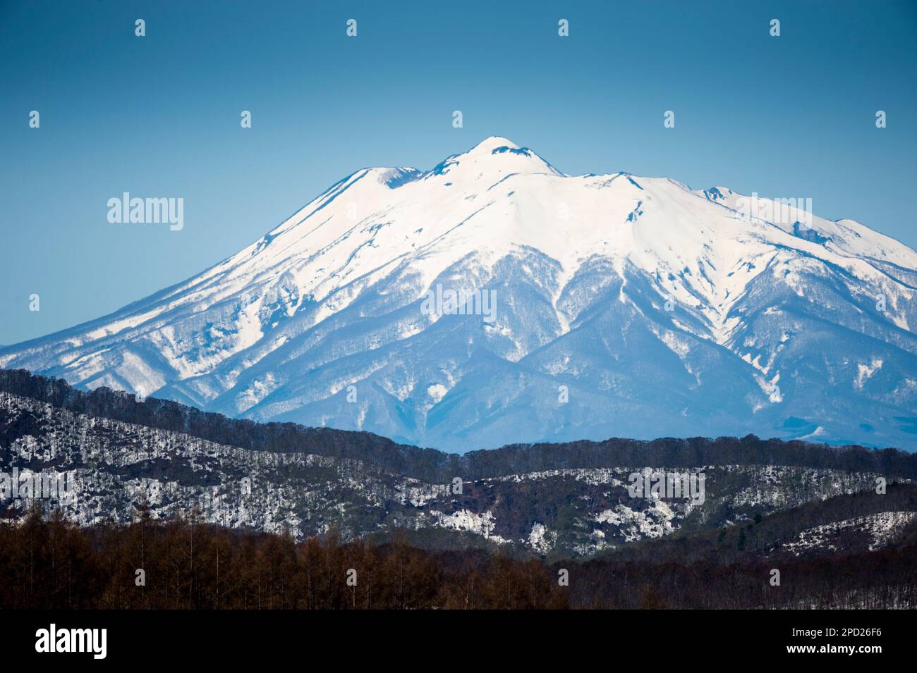 Der Blick auf den riesigen Vulkan Iwake in der Präfektur Aomori, Japan Stockfoto