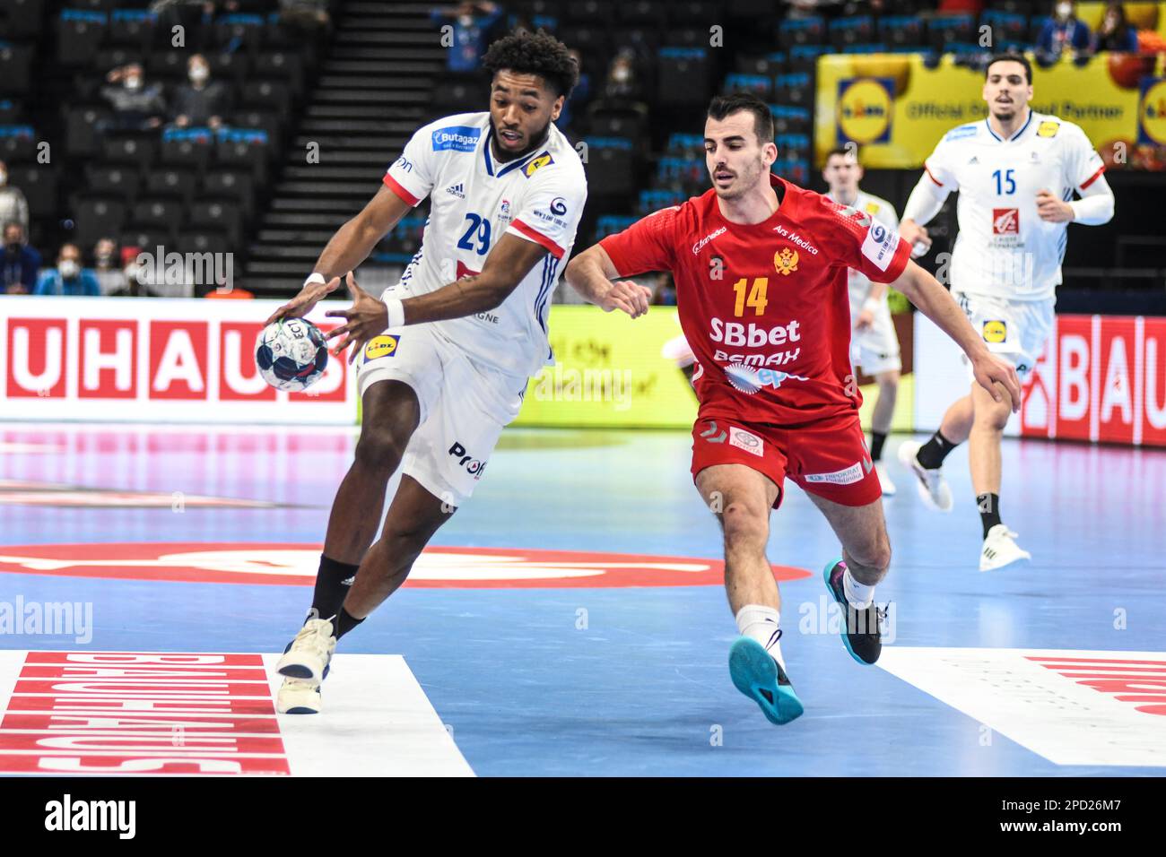 Benoit Kounkoud (Frankreich) gegen Montenegro. EHF Euro 2022. Hauptrunde Stockfoto