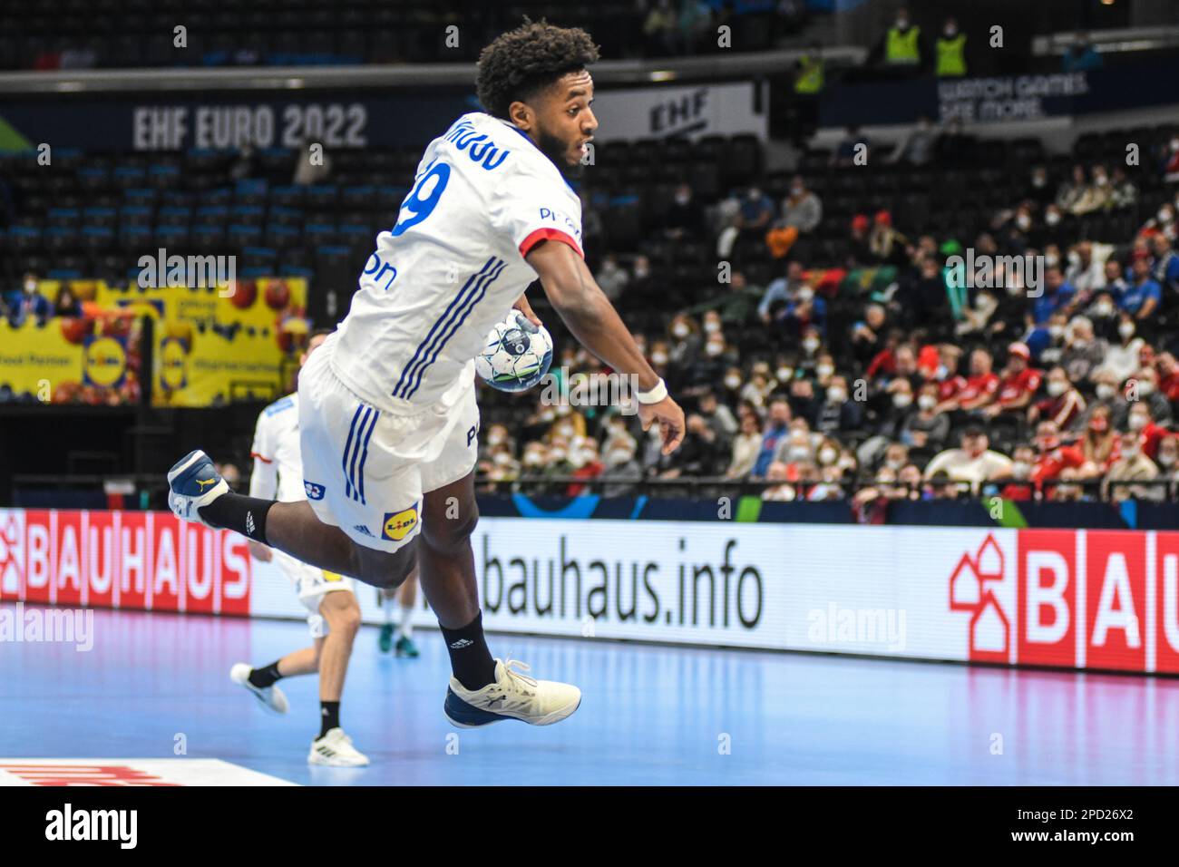 Benoit Kounkoud (Frankreich) gegen Montenegro. EHF Euro 2022. Hauptrunde Stockfoto