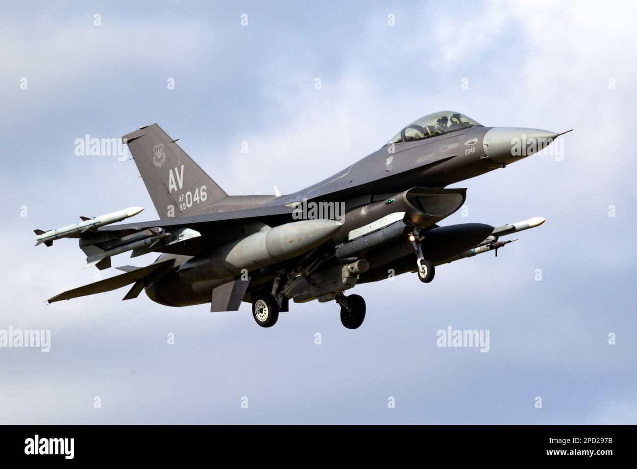 US Air Force F-16C Kampfflugzeug des 31. Kampfflugflügels aus Aviano trifft am Leeuwarden Air Base, Niederlande, ein - 30. März 2022 Stockfoto