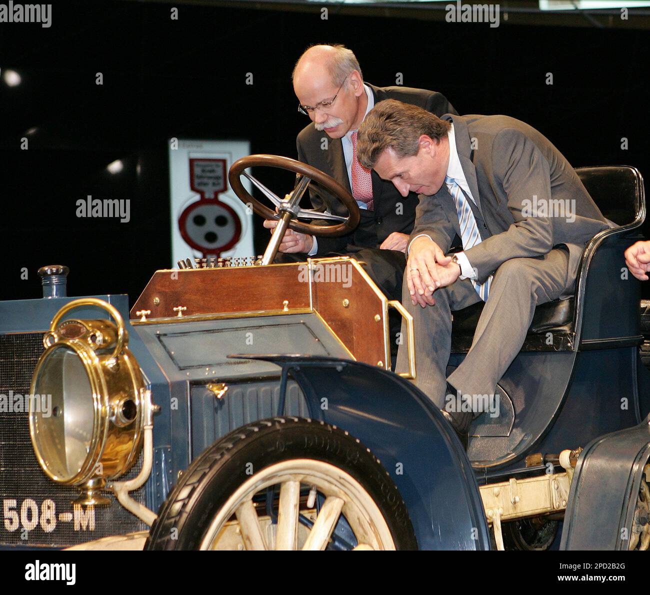 Dieter Zetsche, Vorstandsvorsitzender der DaimlerChrysler AG, links ...