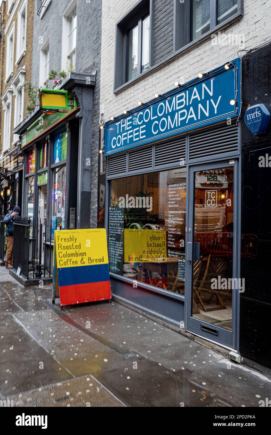 Columbian Coffee Company Coffee Shop Soho London. Columbian Coffee Company Coffee Shop im 22 Greek St Soho London. Ethisch konformer Kaffeeanbieter. Stockfoto