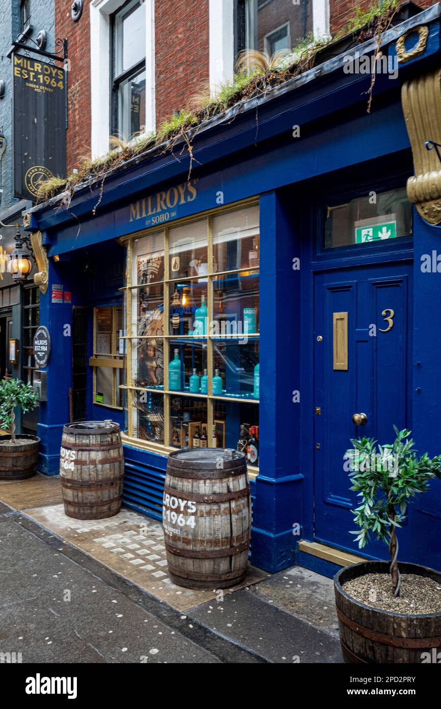 Milroy's of Soho Whisky Store, 3 Greek Street, Soho. Das 1964 von „Jack“ Milroy gegründete Unternehmen ist Londons ältester spezialisierter Whisky-Laden. Stockfoto