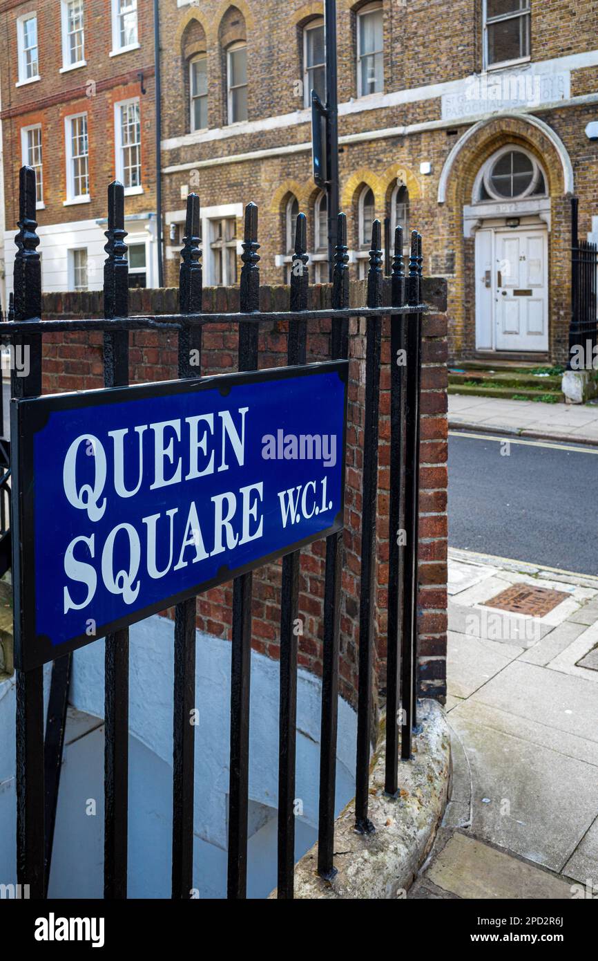 Queen Square in Bloomsbury, London. Viele der Gebäude rund um den Platz sind mit Medizin verbunden. Ursprünglich 1716 bis 1725 gebaut. Stockfoto