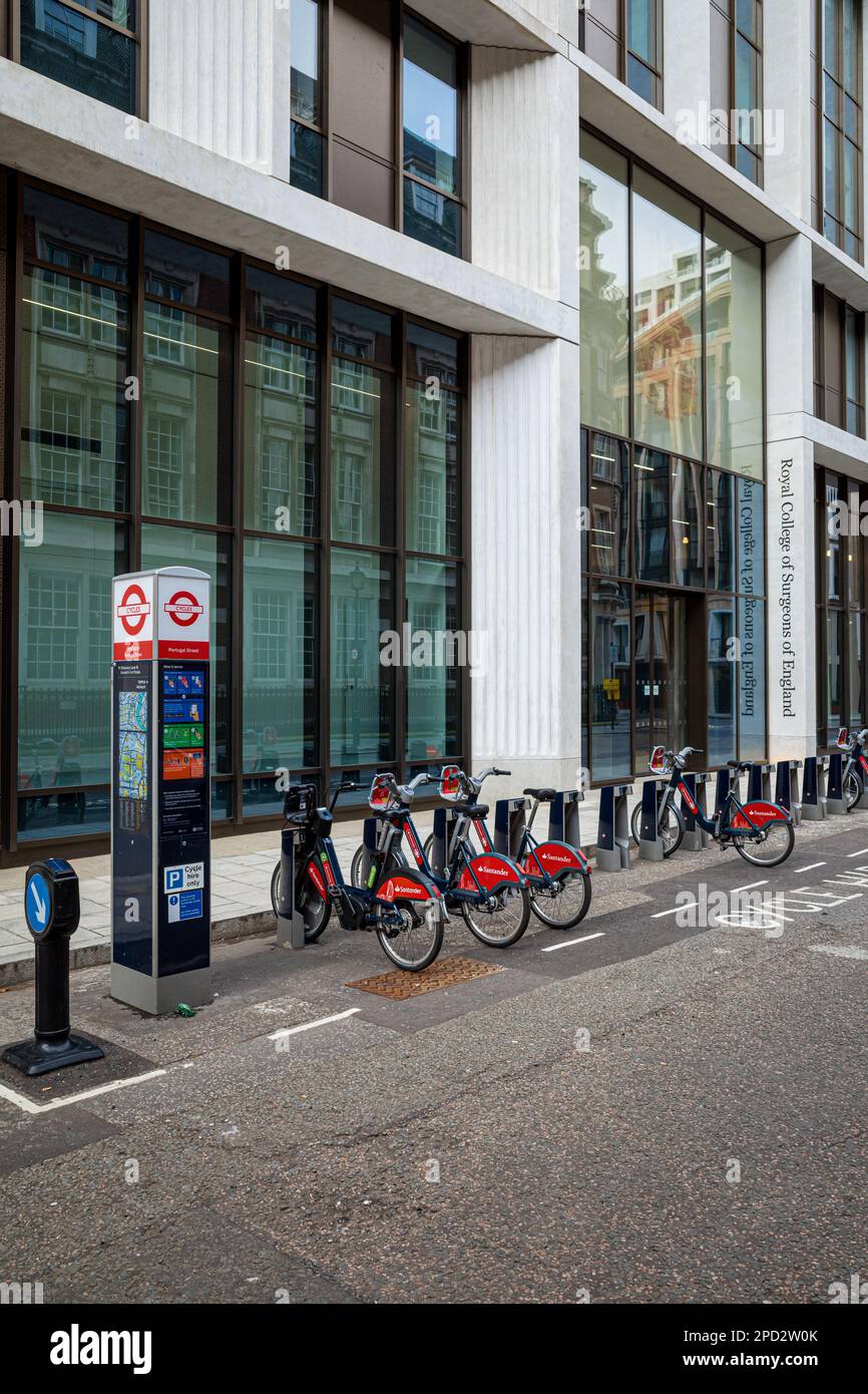 Das Royal College of Surgeons of England, das London UK baut. 2021 umgebaut und wiedereröffnet, einschließlich eines neuen Gebäudes und Eingangs auf der Portugiesischen Straße Stockfoto