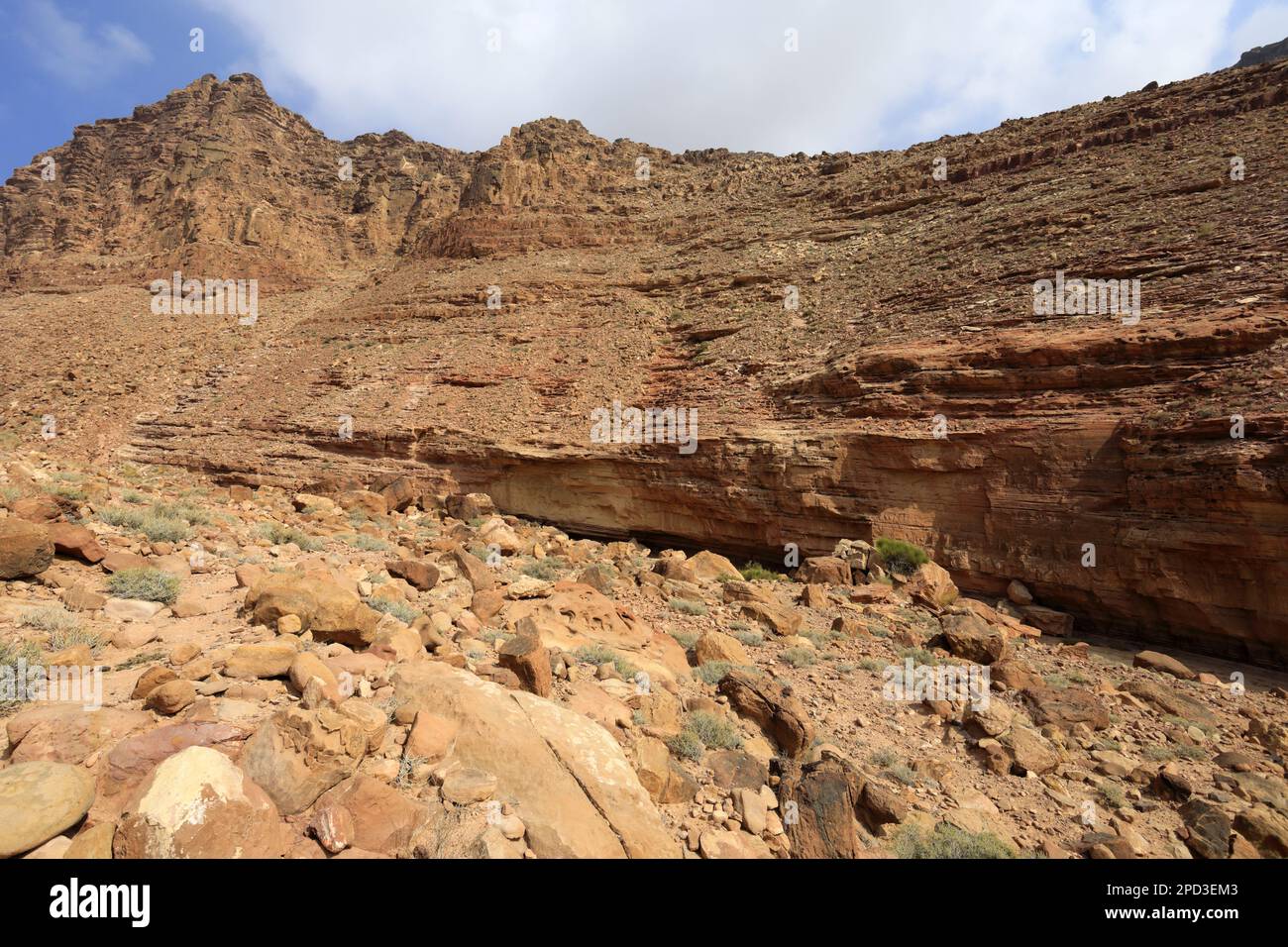 Landschaft über Naqib Shadyed auf dem Gipfel von Naqad Gulley, Jabal fied, Al-Sharat-Gebiet in Jordanien, Naher Osten Stockfoto