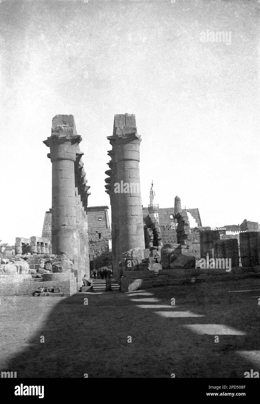 1940er Uhr, historische, antike Ruinen, Tempel von Karnak, Luxor, Ägypten. Stockfoto