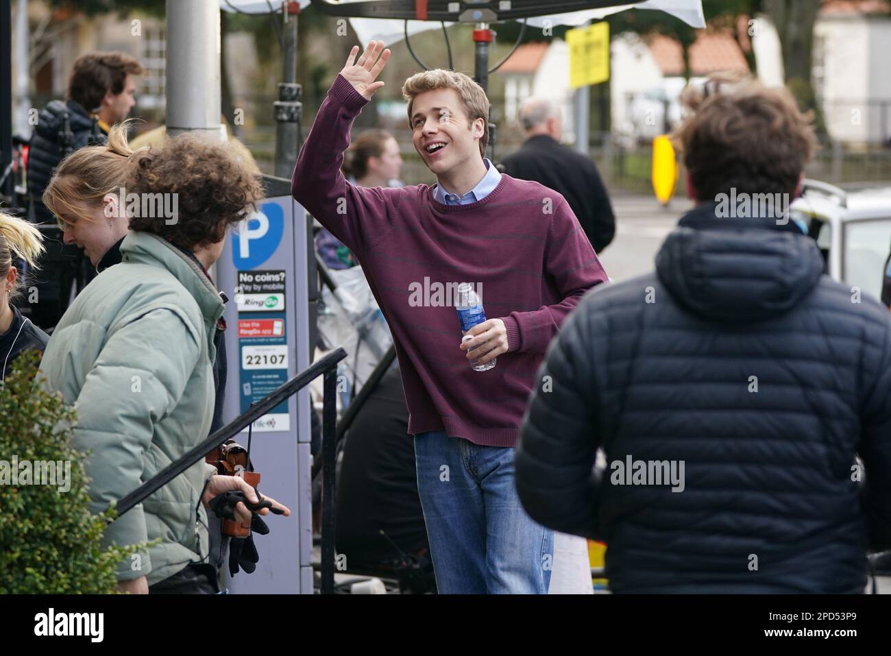 Ed McVey spielt die Rolle von Prinz William und filmt Szenen für die nächste Staffel der Krone in St. Andrews in Schottland. Foto: Dienstag, 14. März 2023. Stockfoto