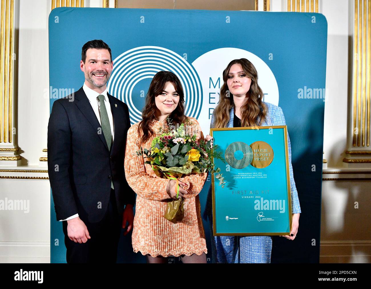 Der schwedische Minister für internationale Entwicklungszusammenarbeit und Außenhandel Johan Forssell verleiht F den Musikexport-Preis der Regierung für 2022 Stockfoto