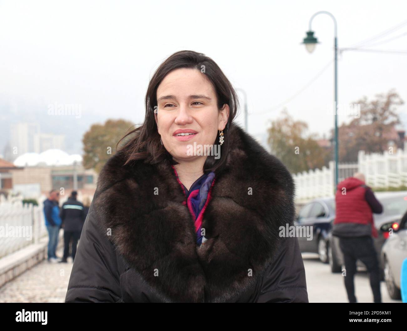 BOSNIEN UND HERZEGOWINA, SARAJEWO, 25. NOVEMBER 2022: BENJAMINA Karić, BÜRGERMEISTERIN VON Sarajewo ist ein Foto während der Medienerklärung am "Tag der Staatsbürgerschaft" Stockfoto