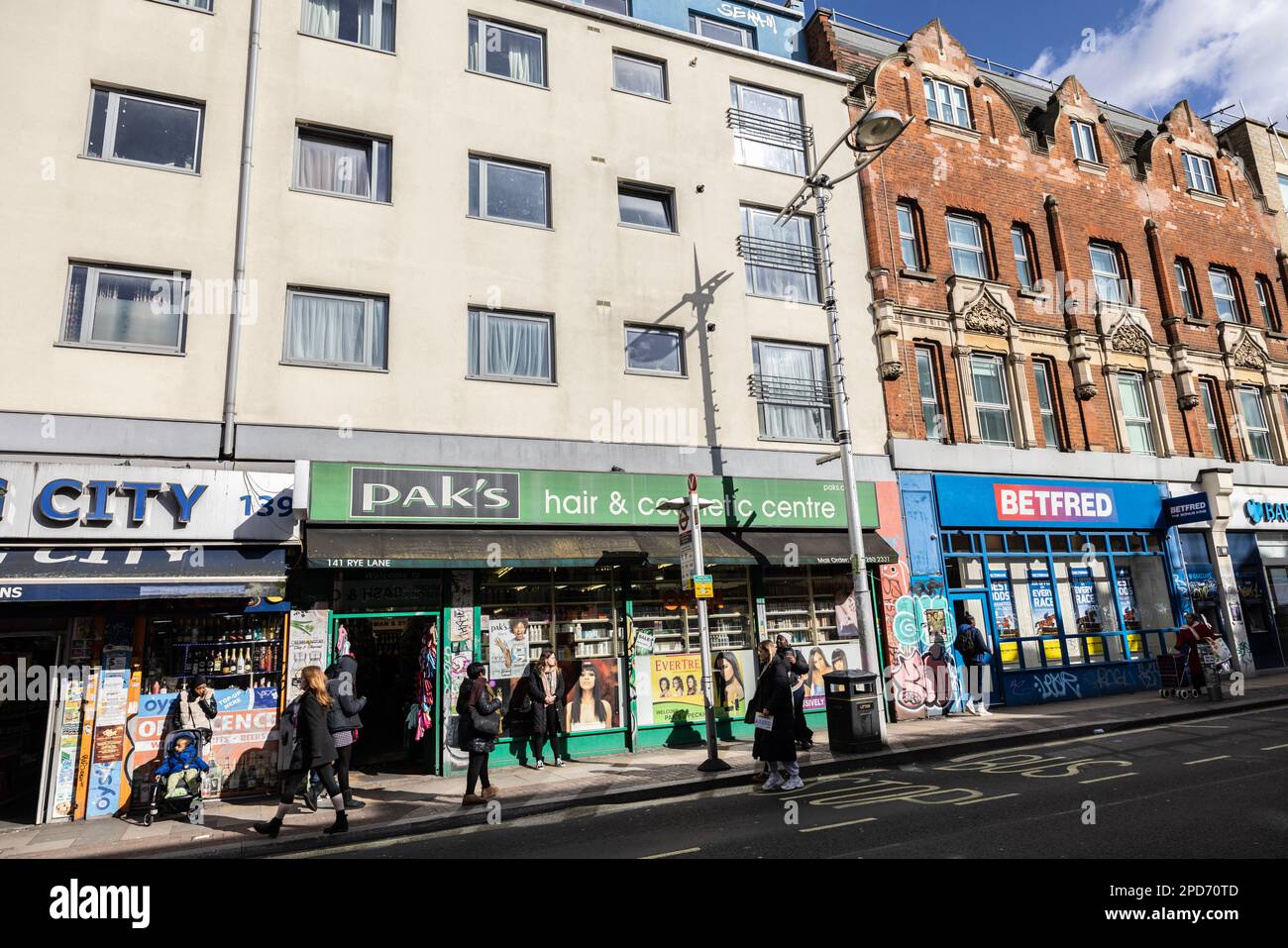 Rye Lane, lebhafte High Street im Herzen von Peckham, South London, England, Großbritannien Stockfoto